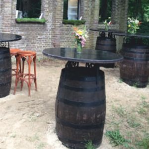 1532 Praat-statafel wijnvat 1532 Praat-statafel wijnvat