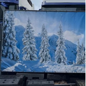 1886 Decorhek Besneeuwd landschap met dennenbomen