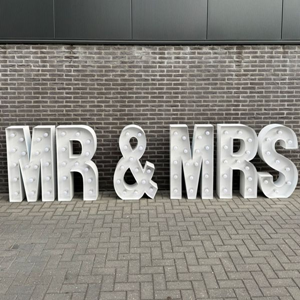 2032 MR & MRS letters met verlichting ca.100cm hoog, 230V