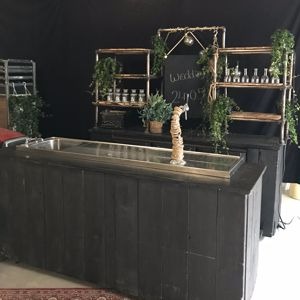 zo veel Oom of meneer spoelen Industriële bar compleet met koelbuffet en sfeer-stelling huren.