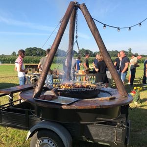 838 Swinggrill trailer