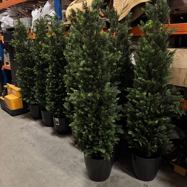 1716 Conifeer in pot levensecht (kunst) ca.200cm 1716 Conifeer in pot levensecht (kunst) ca.200cm