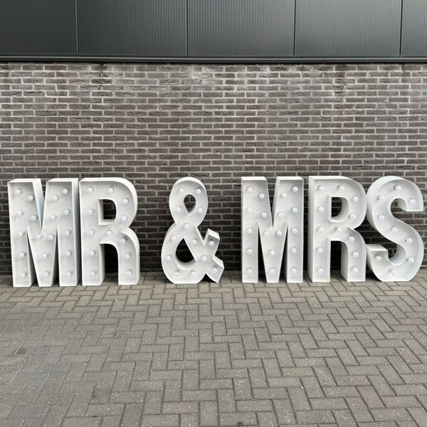 2032 MR & MRS letters met verlichting ca.100cm hoog, 230V 2032 MR & MRS letters met verlichting ca.100cm hoog, 230V