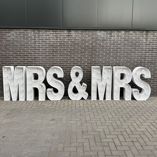 2034 MRS & MRS letters met verlichting ca.100cm hoog, 230V 2034 MRS & MRS letters met verlichting ca.100cm hoog, 230V