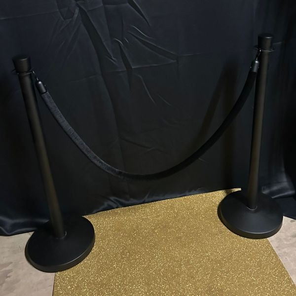 2155 afzet paaltjes 12x mat zwart met 3 kleuren koord op 1 kar 2155 afzet paaltjes 12x mat zwart met 3 kleuren koord op 1 kar