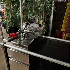 655 Frituur 16A in uitgifte zwart hout 