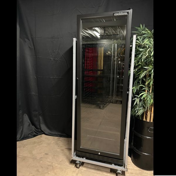 705 Koelkast met glazen deur 705 Koelkast met glazen deur