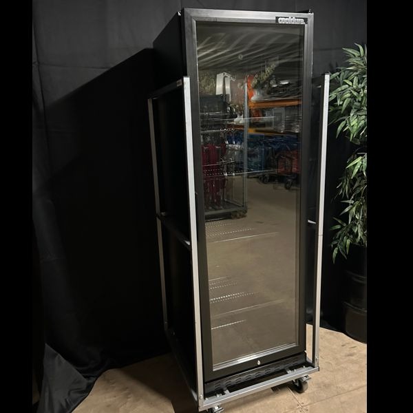 705 Koelkast met glazen deur 705 Koelkast met glazen deur